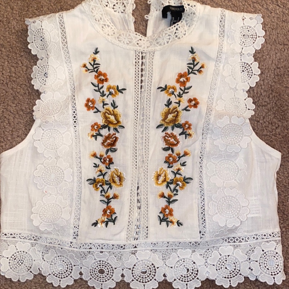 Lace floral embroidered top NWOT size Small